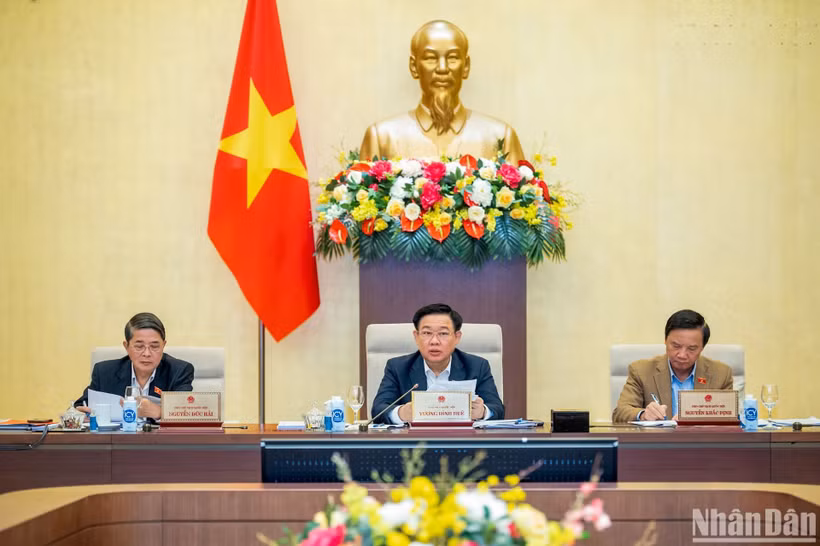 Chủ tịch Quốc hội Vương Đình Huệ chủ trì và điều hành phiên họp sáng 15/11. (Ảnh: DUY LINH)