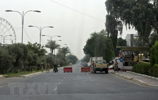 Lực lượng an ninh Iraq gác gần vùng Xanh ở thủ đô Baghdad ngày 31/10/2021. (Ảnh: AFP/TTXVN) 