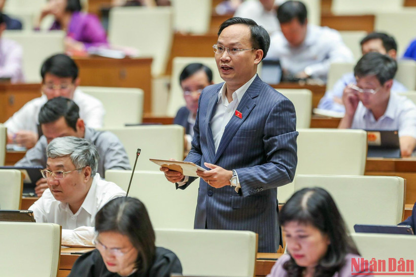 Đại biểu Phạm Văn Thịnh (Bắc Giang) tham gia ý kiến thảo luận tại phiên họp. (Ảnh: DUY LINH) 