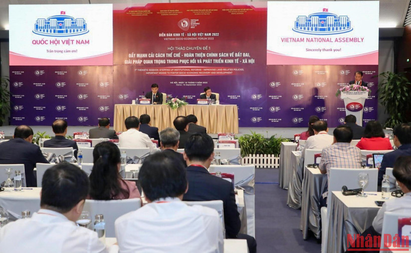 Quang cảnh Phiên hội thảo chuyên đề về đẩy mạnh cải cách thể chế. 