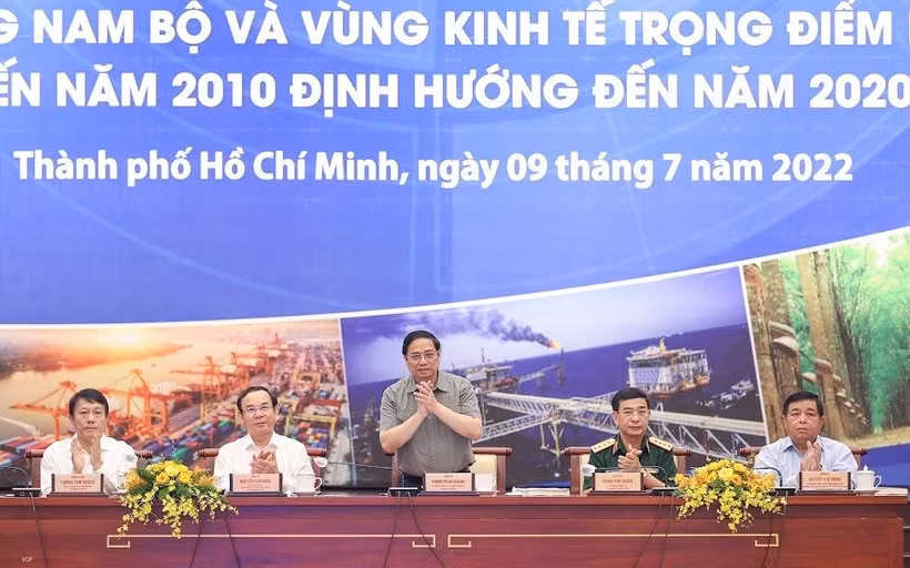Thủ tướng Phạm Minh Chính chủ trì hội nghị tổng kết 15 năm thực hiện Nghị quyết số 53-NQ/TW và Kết luận số 27-KL/TW của Bộ Chính trị. (Ảnh: NHẬT BẮC)