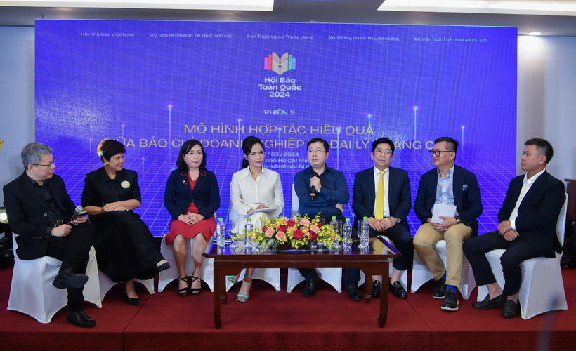 Quang cảnh tọa đàm bàn tròn trong khuôn khổ phiên thảo luận về mô hình hợp tác hiệu quả giữa báo chí, doanh nghiệp và đại lý quảng cáo.