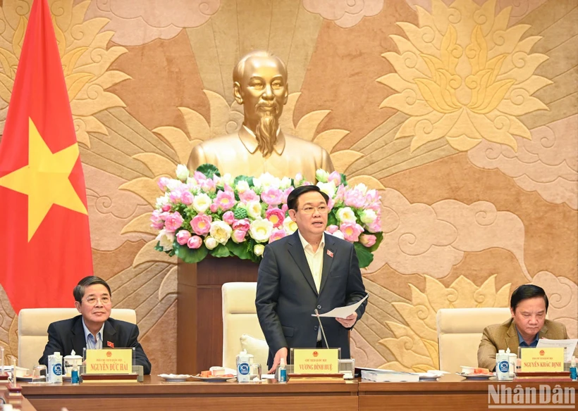 Chủ tịch Quốc hội Vương Đình Huệ phát biểu ý kiến tại buổi làm việc. (Ảnh: DUY LINH)
