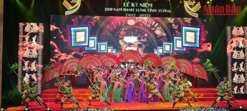Một tiết mục biểu diễn nghệ thuật tại Lễ kỷ niệm 200 năm phủ Vĩnh Tường.