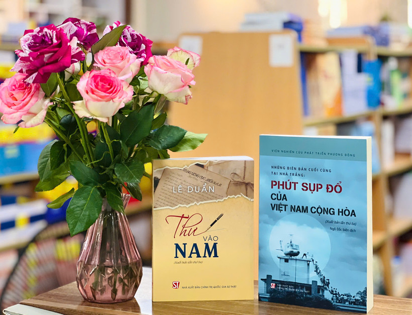 Hai cuốn sách “Thư vào Nam” và “Những biên bản cuối cùng tại Nhà Trắng: Phút sụp đổ của Việt Nam Cộng hòa”.