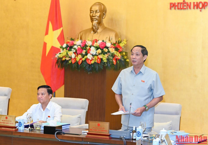 Phó Chủ tịch Quốc hội Trần Quang Phương điều hành phiên họp Ủy ban Thường vụ Quốc hội sáng 14/9. (Ảnh: DUY LINH)