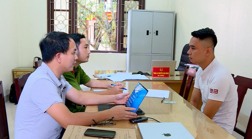 Đối tượng cầm đầu Nguyễn Duy Tùng tại cơ quan Công an. 