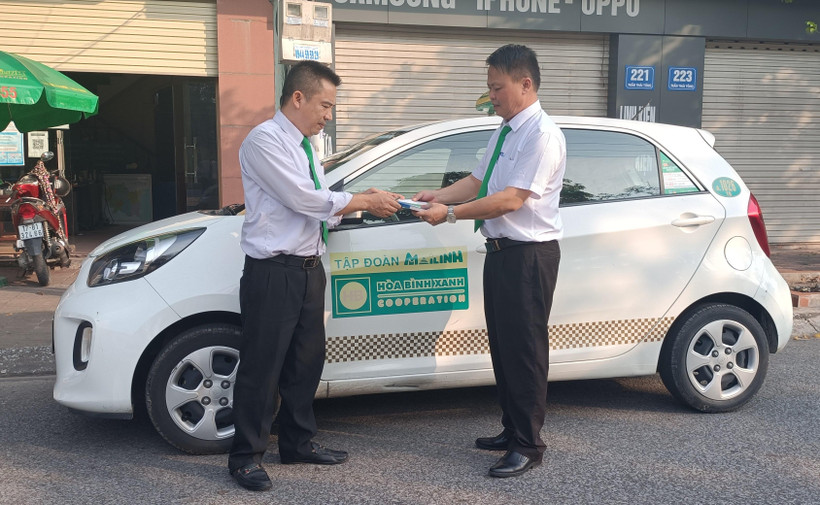 Hợp tác xã Hòa Bình Xanh (tỉnh Thái Bình) hoạt động hiệu quả trong lĩnh vực vận tải khách bằng taxi.