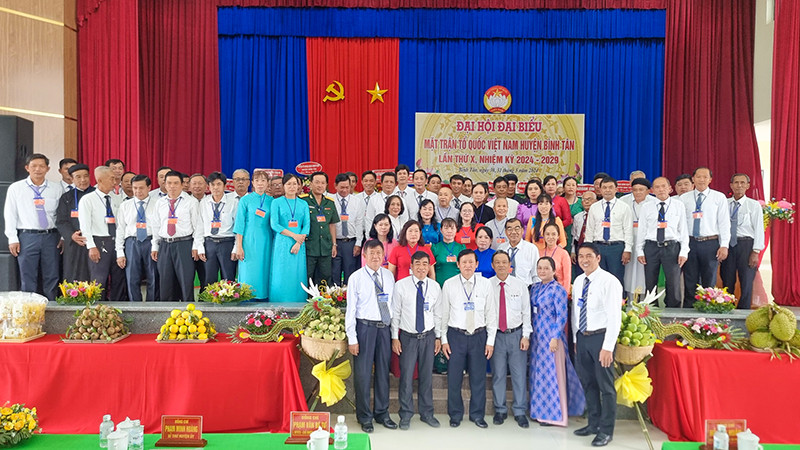 Đại hội đại biểu Mặt trận Tổ quốc huyện Bình Tân ra mắt Ban Chấp hành mới, nhiệm kỳ 2024-2029. 