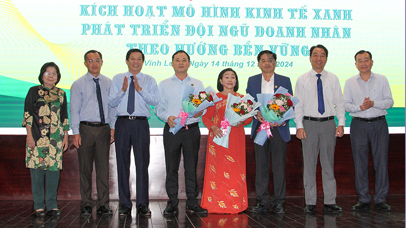 Lãnh đạo tỉnh Vĩnh Long chúc mừng Câu lạc bộ dẫn đầu - Thương hiệu tiêu biểu Vĩnh Long. 