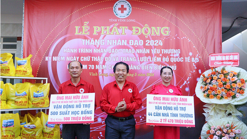 Nhà hảo tâm vận động hỗ trợ nhà tình thương và học bổng cho học sinh khó khăn. 