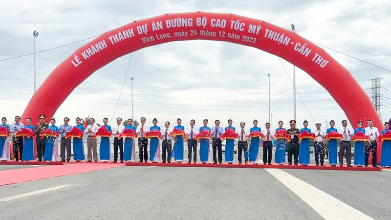 Phó Thủ tướng Trần Lưu Quang dự lễ khánh thành cao tốc Mỹ Thuận-Cần Thơ.