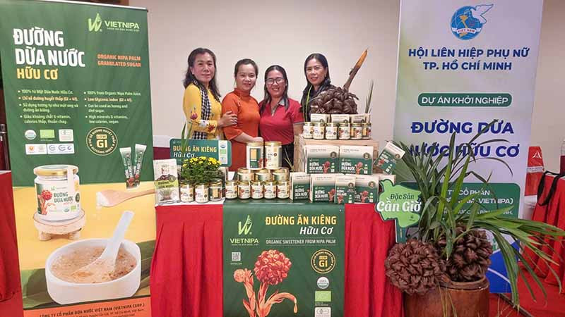 Gian hàng trưng bày Đường dừa nước - một trong những dự án khởi nghiệp mới. 