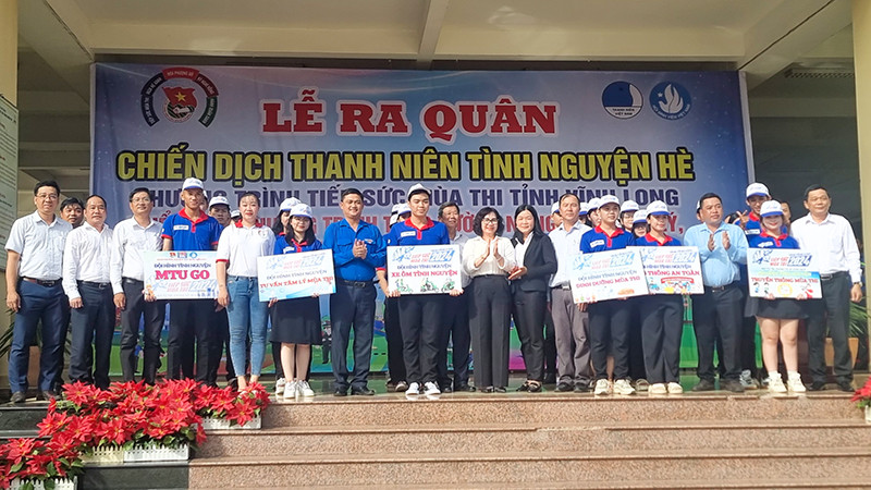 Ra mắt 5 Đội hình tình nguyện “Tiếp sức mùa thi” tỉnh Vĩnh Long năm 2024.