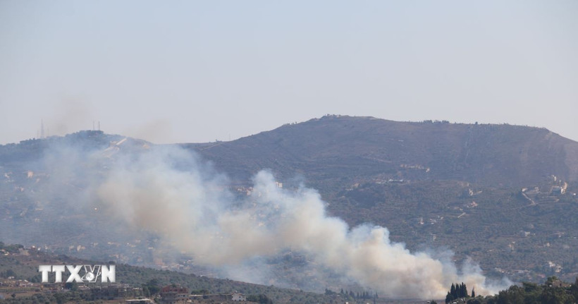 Khói bốc lên sau cuộc tấn công của Israel xuống Kafr Kila, Lebanon, ngày 29/7/2024. (Ảnh: THX/TTXVN)