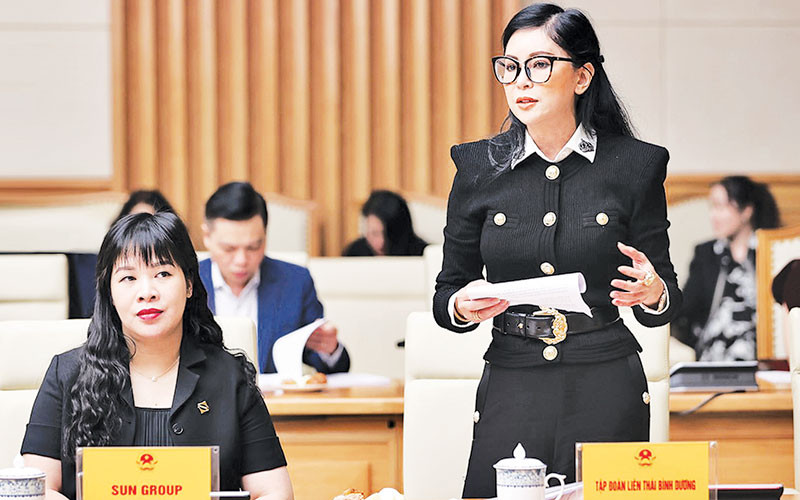 Tổng Giám đốc Tập đoàn Liên Thái Bình Dương Lê Hồng Thủy Tiên phát biểu tại Hội nghị phát triển du lịch Việt Nam nhanh và bền vững.