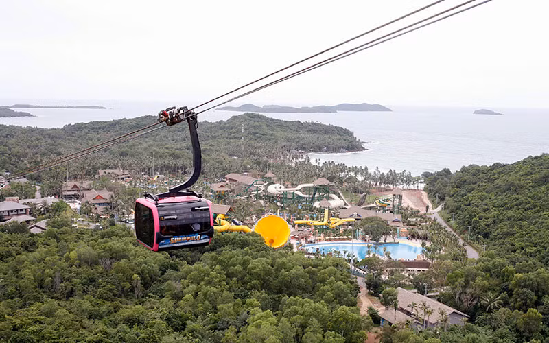 Cáp treo phục vụ khách du lịch tham quan Phú Quốc, tỉnh Kiên Giang. (Ảnh DUY ĐĂNG)
