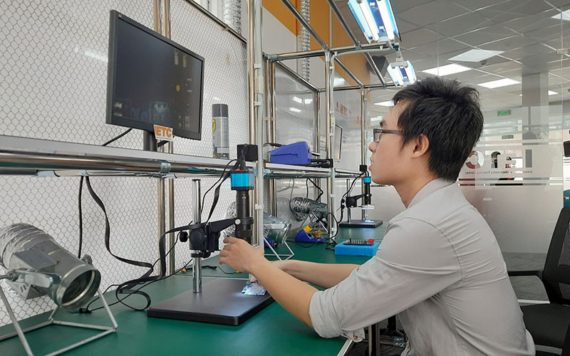 Hoạt động nghiên cứu tại Trung tâm Điện tử và Vi mạch bán dẫn Khu Công nghệ cao Thành phố Hồ Chí Minh (ESC).