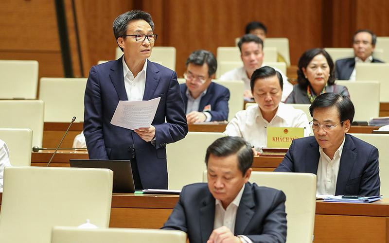 Phó Thủ tướng Vũ Đức Đam phát biểu giải trình, làm rõ một số vấn đề đại biểu Quốc hội nêu. (Ảnh DUY LINH)