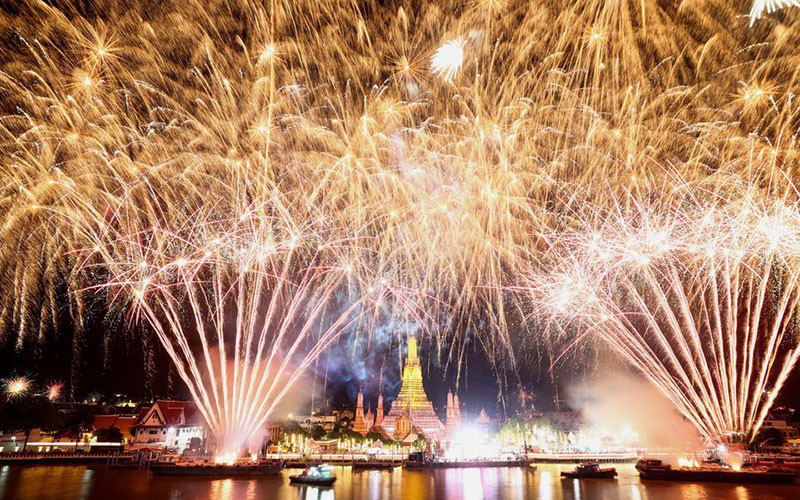 Pháo hoa chào mừng năm mới tại Bangkok, Thái Lan. (Ảnh: REUTERS)