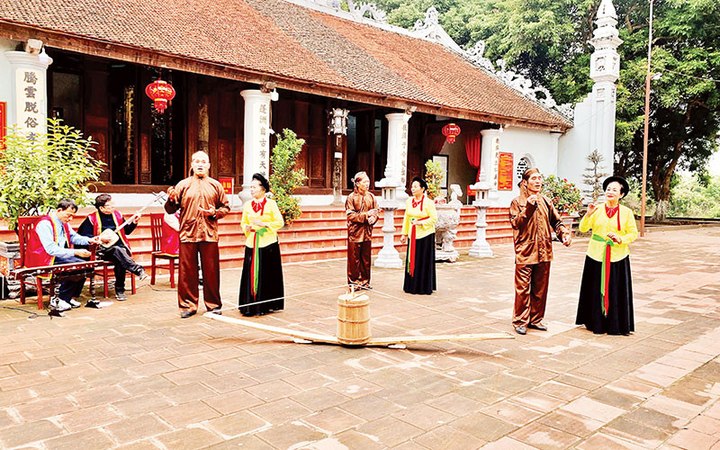 Hát trống quân ở xã Dạ Trạch, huyện Khoái Châu, tỉnh Hưng Yên.