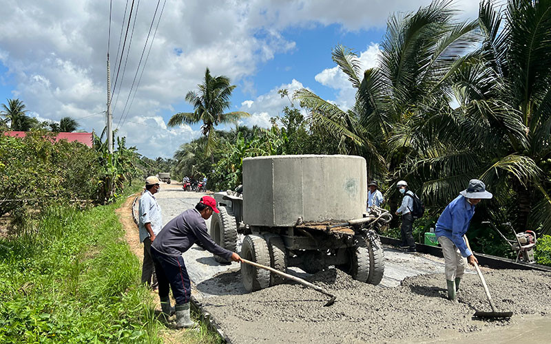 Tuyến đường trung tâm xã đảo Tam Hiệp được đầu tư, xây dựng với kinh phí 27 tỷ đồng.