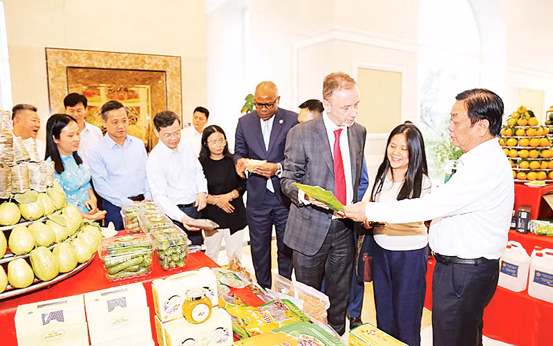 Các sản phẩm nông nghiệp của Tuyên Quang thu hút sự quan tâm của khách hàng trong và ngoài nước.