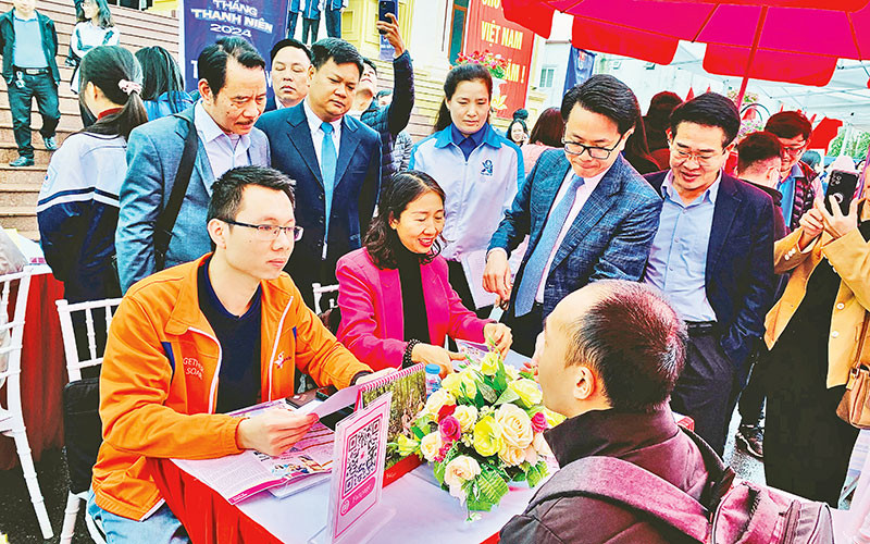 Tuổi trẻ Hải Phòng phối hợp với các ngành chức năng tổ chức Ngày hội việc làm thanh niên lập nghiệp năm 2024.