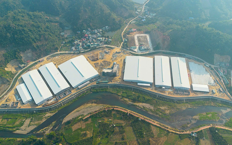 Chỉ sau sáu tháng thi công nhà xưởng của Công ty TNHH sản xuất giày Chung Jye Bắc Kạn-Việt Nam đã cơ bản hoàn thành nhờ có sẵn mặt bằng trong cụm công nghiệp Huyền Tụng, thành phố Bắc Kạn (tỉnh Bắc Kạn). (Ảnh TUẤN SƠN) 