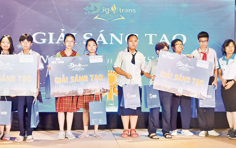 Trao giải Cuộc thi DigiTrans Edtech do Vườn ươm Doanh nghiệp công nghệ cao (SHTP-IC), Khu công nghệ cao Thành phố Hồ Chí Minh tổ chức.