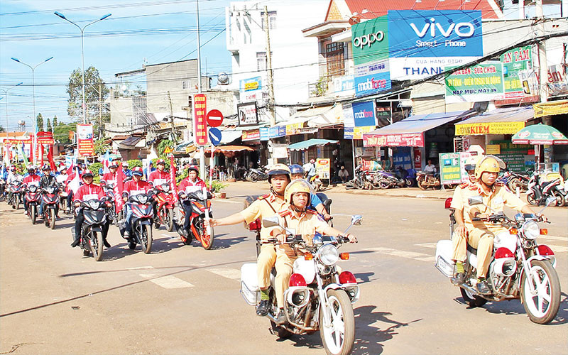 Lực lượng công an phối hợp tuyên truyền, phổ biến pháp luật phòng ngừa tội phạm tại các địa bàn phức tạp trong tỉnh.
