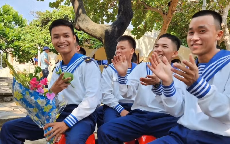 Nụ cười chiến sĩ Trường Sa.