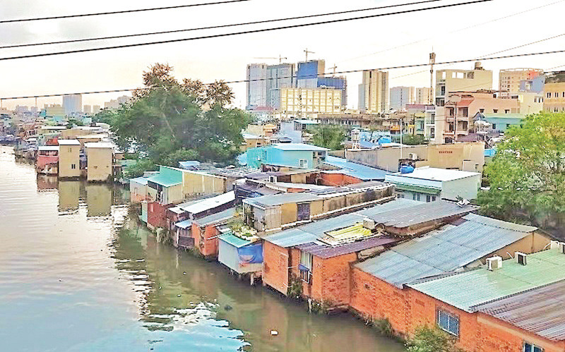 Thành phố đặt mục tiêu di dời, giải tỏa 39.600 căn nhà trên và ven kênh, rạch trong 5 năm tới.
