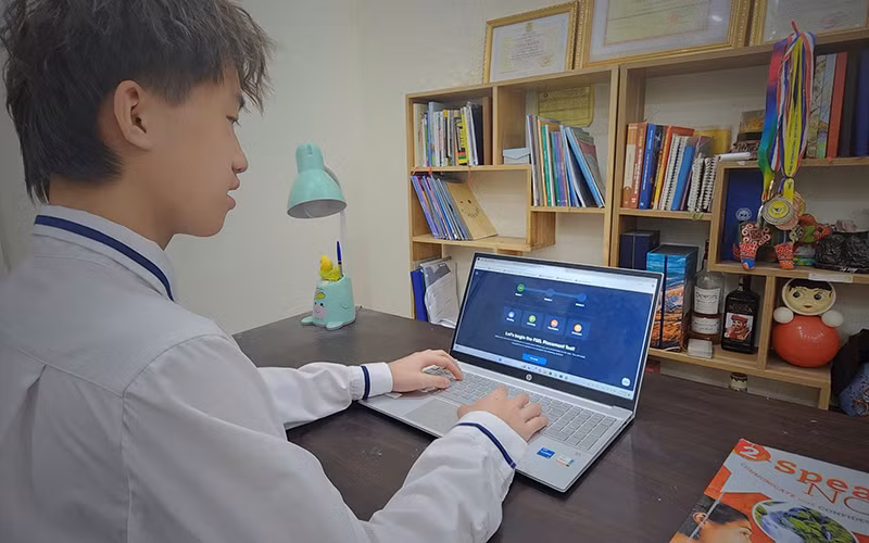 Để việc học ngoại ngữ hiệu quả đòi hỏi sự chủ động và ý thức tự giác của học sinh.