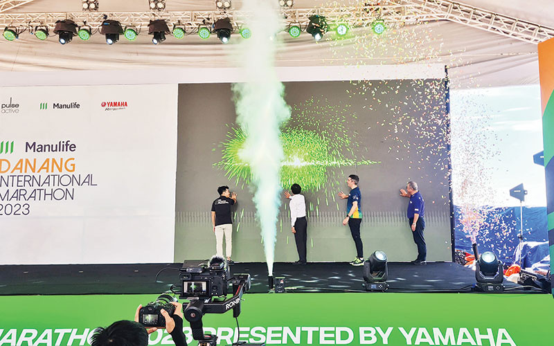 Ấn nút khởi động cuộc thi. 