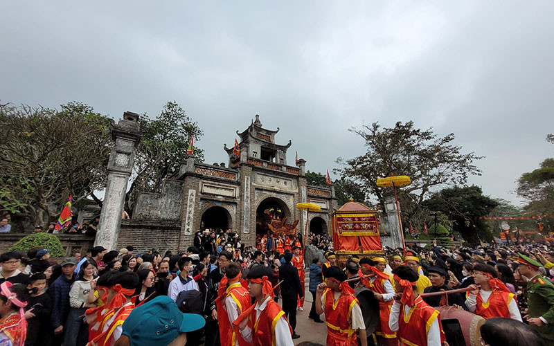 Lễ hội Cổ Loa dịp xuân Giáp Thìn. (Ảnh CHÍ DŨNG)