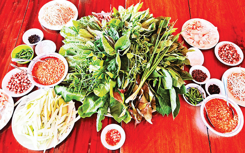 Mẹt gỏi lá.