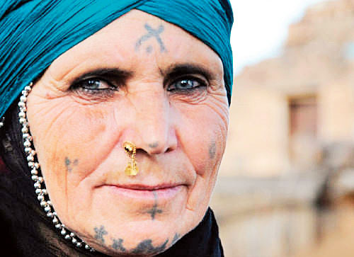 Ảnh trong bài: Một số hình xăm Deq của phụ nữ người Kurd.