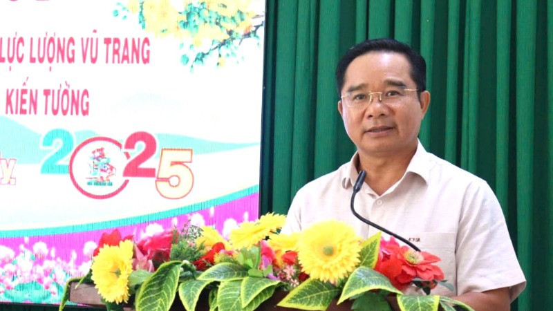 Bí thư Tỉnh ủy Long An Nguyễn Văn Được phát biểu chúc Tết các lượng vũ trang đang làm nhiệm vụ trên khu vực biên giới.