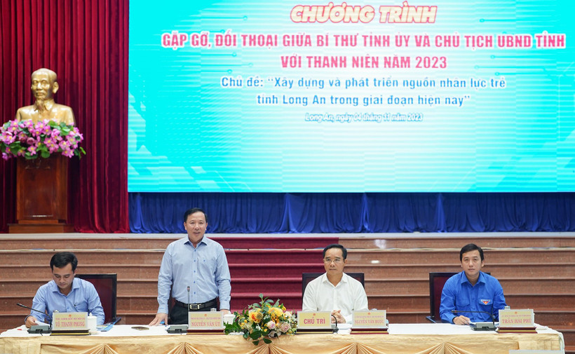 Lãnh đạo Tỉnh ủy, Ủy ban nhân dân tỉnh Long An đối thoại với đoàn viên, thanh niên.