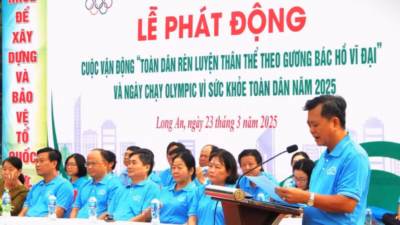  Lãnh đạo Sở Văn hóa, Thể thao và Du lịch Long An phát biểu khai mạc.