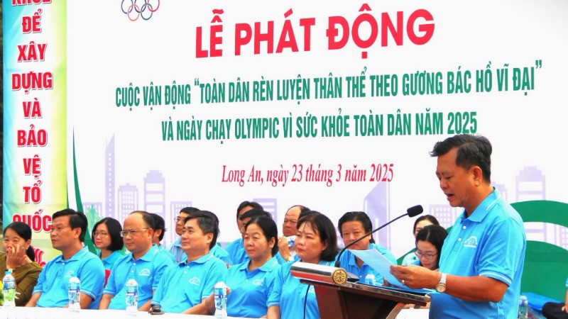  Lãnh đạo Sở Văn hóa, Thể thao và Du lịch Long An phát biểu khai mạc.