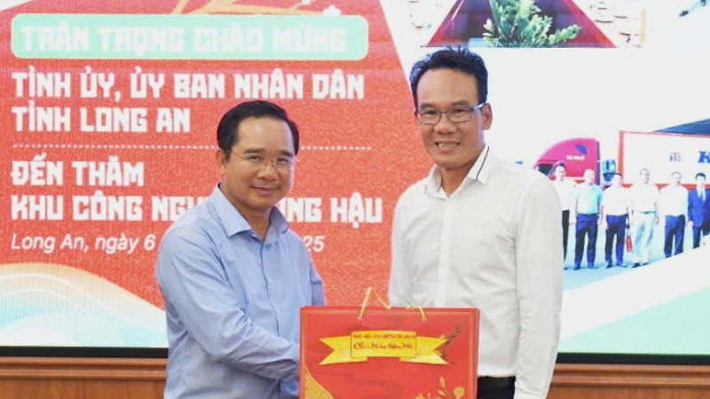 Bí thư Tỉnh ủy Long An Nguyễn Văn Được đến thăm, chúc Tết Ban quản lý Khu công nghiệp Long Hậu, Cần Giuộc, Long An