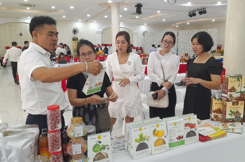 Doanh nghiệp Lâm Đồng giới thiệu sản phẩm đặc trưng của địa phương với doanh nghiệp phân phối tại Long An.