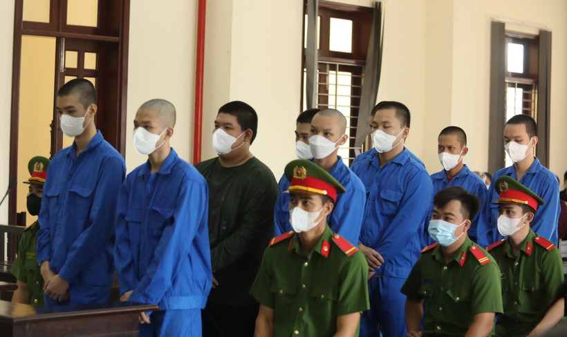 9 thanh, thiếu niên (từ 15-18 tuổi) về tội giết học sinh lớp 11 bị tuyên phạt 46 năm tù. 