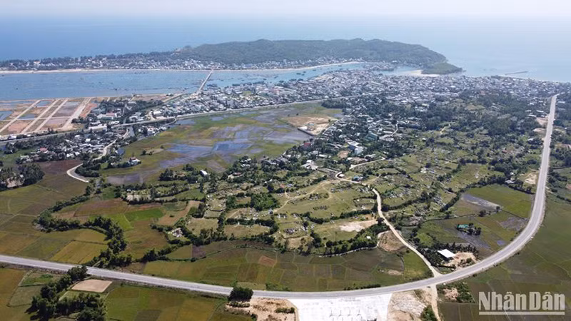 Đô thị Sa Huỳnh dân cư đông đúc nên việc xây dựng hệ thống cấp nước sạch cho người dân là rất quan trọng và cấp thiết.