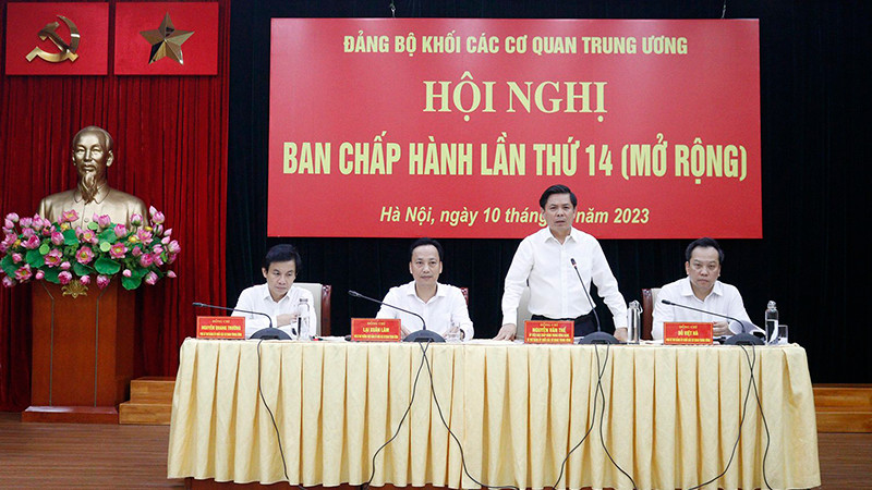 Các đồng chí chủ trì hội nghị.