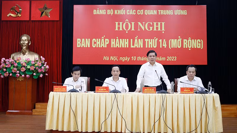 Các đồng chí chủ trì hội nghị.