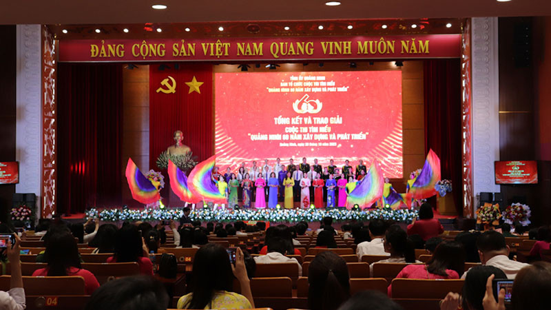 Trao giải Cuộc thi tìm hiểu "Quảng Ninh 60 năm xây dựng và phát triển".
