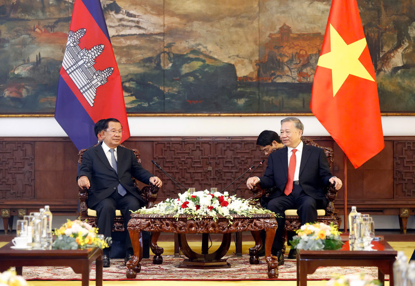 Tổng Bí thư Tô Lâm hội kiến Chủ tịch Đảng Nhân dân Campuchia Hun Sen. (Ảnh: DUY LINH)
